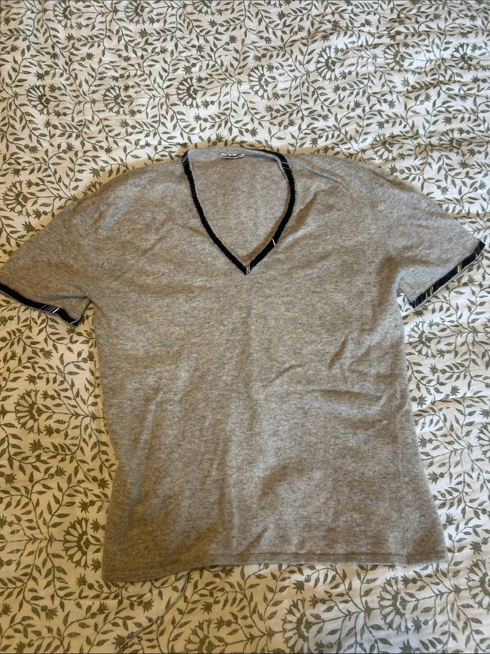 Malo Gray V-Neck Short Sleeve Top with Black Trim